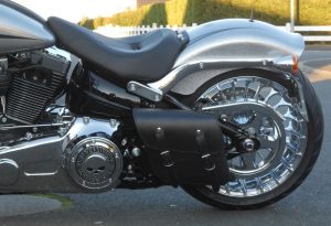 Sacoche Myleatherbikes Softail Breakout (26)